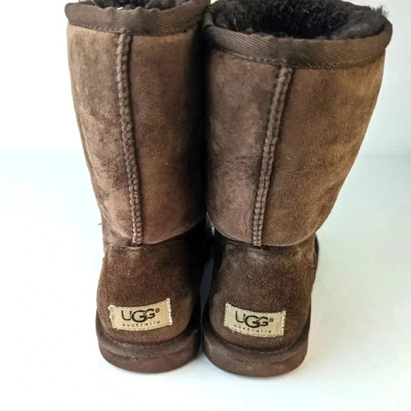 UGG Australia Classic Short Boots - 9 - Picture 4 of 8